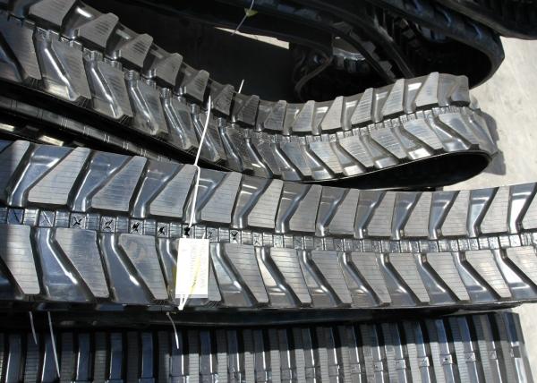 pour les excavateurs CX31B, une voie en caoutchouc continue de 300x52,5x82