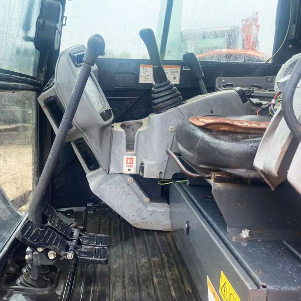 Япония Использованные экскаваторы Kubota KX155 Гумовые рельсовые экскаваторы 48.3kw