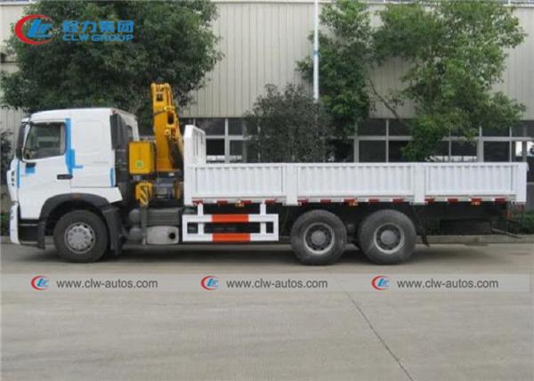 O caminhão de Sinotruk HOWO 6*4 montou o guindaste do crescimento da junta 6.3T