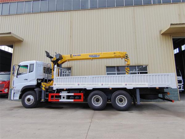 Fabriqué dans l'usine Hubei 6x4 Célèbre grue 14 tonnes Camion benne Grue montée sur camion