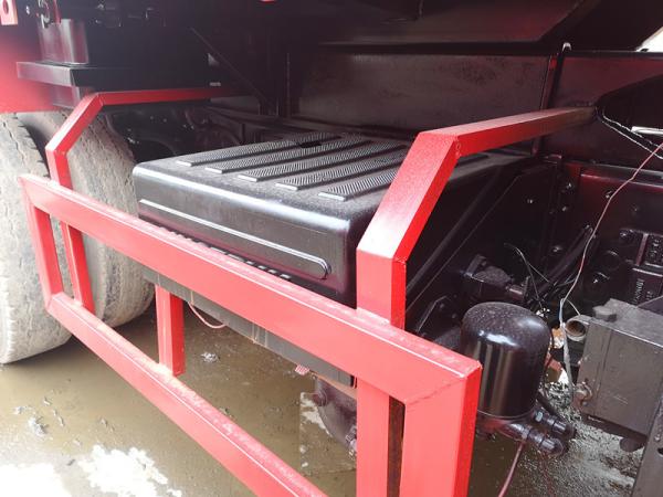 Red 30 Tons Tipper Truck 13000 Kg Vehicle Weight Manual Transmission