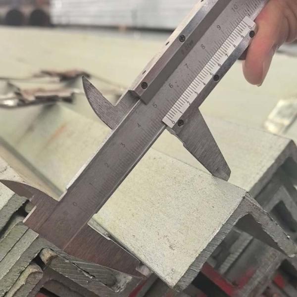 Hot Dipped Galvanised Angle Steel / Angle Bar ASTM A36 Width 30/40/50mm