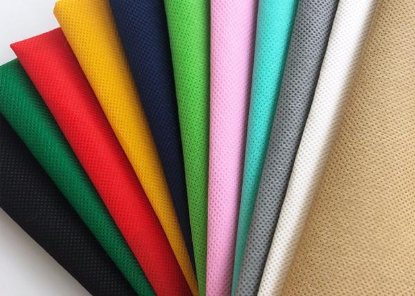 A tela não tecida de Spunbond do ANIMAL DE ESTIMAÇÃO da resistência do envelhecimento para a matéria têxtil muitos colore