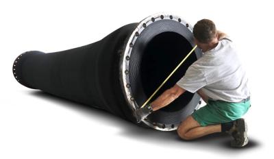 Black 240kg Rubber Discharge Hose With Maximum Pressure Of 500 Psi