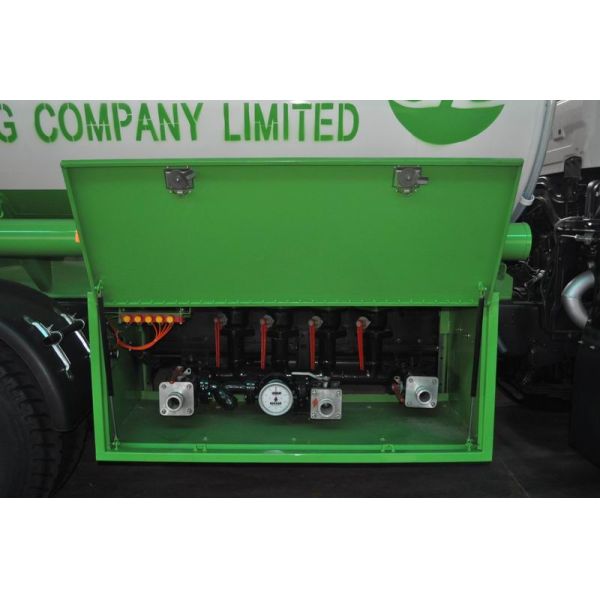 22500L Dongfeng Nissan Diesel 6x4 320HP Aluminum Alloy Fuel Oil Delivery Truck