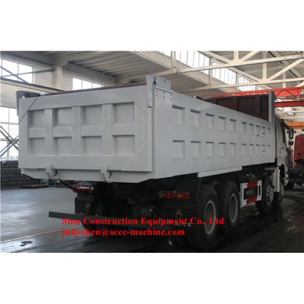 Реклама самосвала прицепа для трактора сверхмощная перевозит передний подниматься на грузовиках 30м3