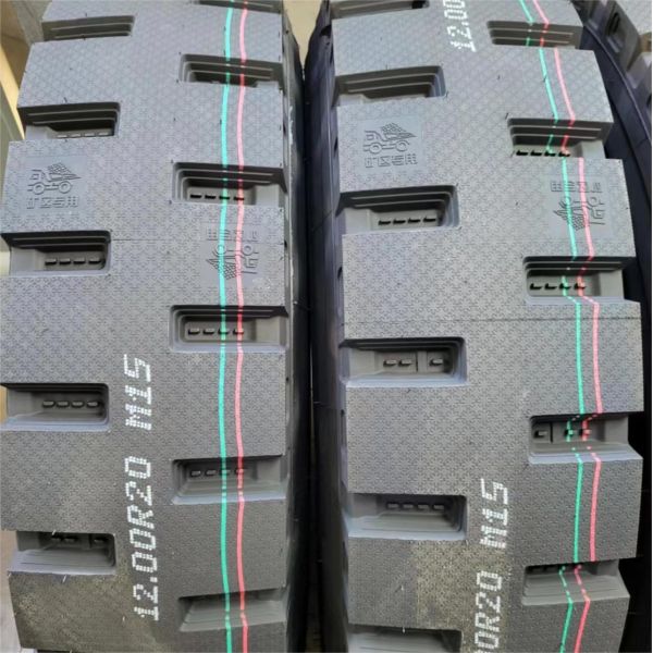 1200R20 HEAVY DUTY TRUCK TIRE