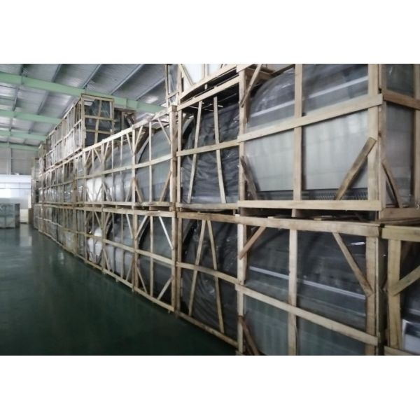 Brushed Silver Fridge Freezer Equipped With Ventilated Cooling System