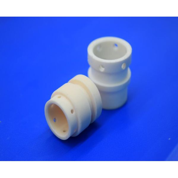 Высокие работая керамиковая труба/трубка/насос желтого цвета Ал2О3 огнеупорного материала 99% температуры с небольшим отверстием