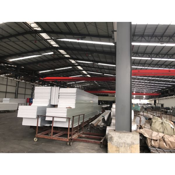 C Section Purlin Building Steel Frame With Heat Insulation Sandwich Panel And Roofing