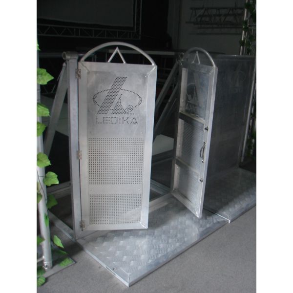 Maximize Security And Comfort With Aluminum Crowd Control Barriers