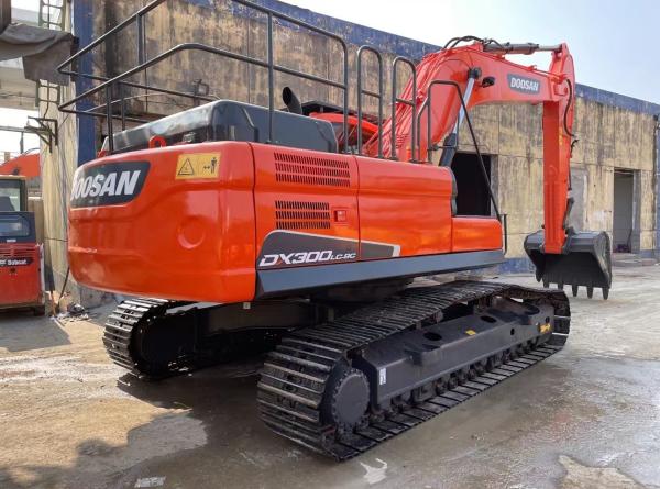 Crawler Used Hydraulic Excavator DOOSAN DX300 For Demolition Applications