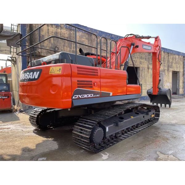 Used Original Korea Doosan DX300 Excavator 30  Ton Hydraulic Low price