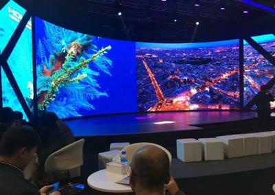 o diodo emissor de luz magro do passo do pixel de 3.9mm indica a exposição de diodo emissor de luz curvada interna para o canal de televisão da exposição