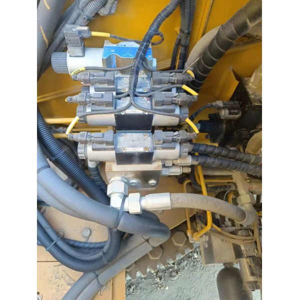 Inventaire certifié ISO9001 de grues de camions de 80 tonnes avec un poids de levage maximal de 16 tonnes en 17 ans