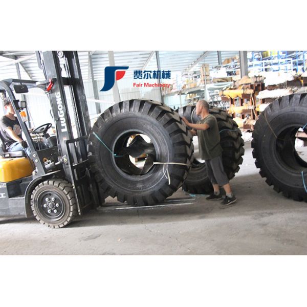 Original XCMG Wheel Loader Spare Parts Wheel Loader Tires 3c180900215 23.5-25-16PR