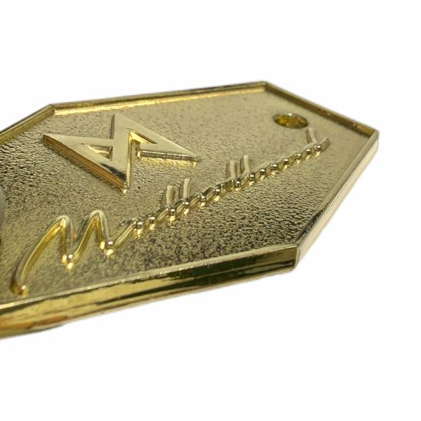 Customized Zinc Alloy Golden Logo With Raised Design And Matte Texture