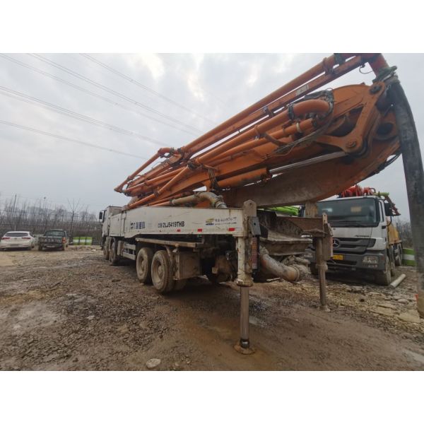 Second Hand Pump Machinery Structure Cylinder Type for Zoomlion 52m Concrete Boom Pump