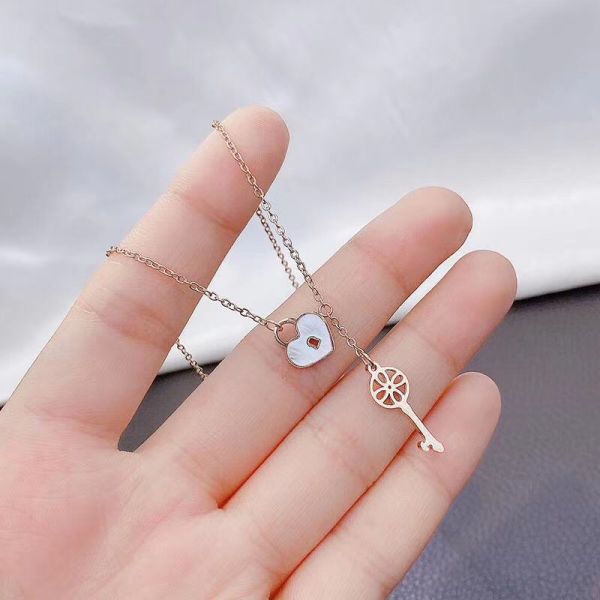 ODM Titanium Steel Key Gold Pendant Necklace Womens