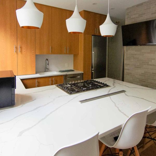 Customized U Shape Modern Kitchen Cabinet Wooden Melamine Doors
