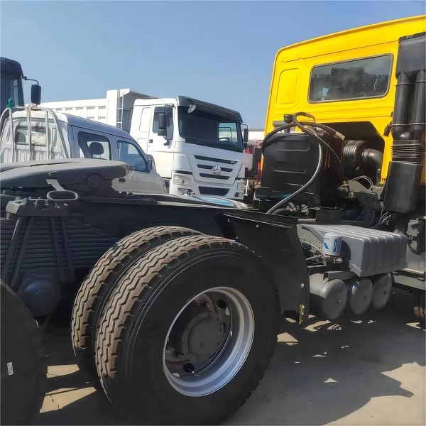 Tow Used Tractor Trailer Howo Sinotruk 420 Hp 6x4 For Transportation