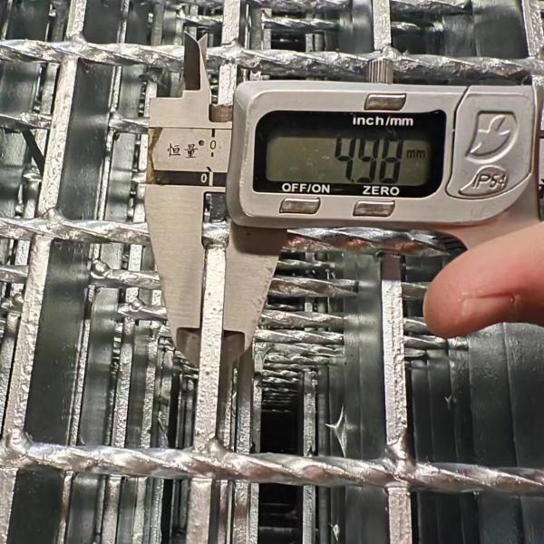 Hot Dipped Galvanized Aluminum Stainless Steel Grating for Trench Cover or Foot Plate