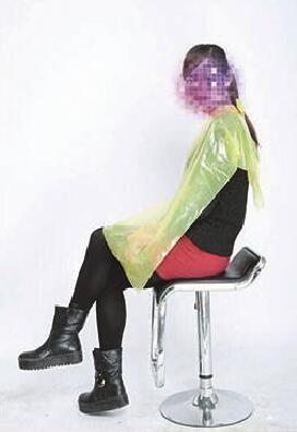 Disposable Plastic Hair Cape For Hair Dye , Disposable Makeup Capes ISO CE