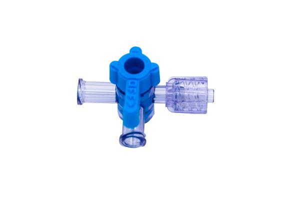 O ISO médico do CE do torneira de regulagem da infusão da maneira dos materiais três aprovou