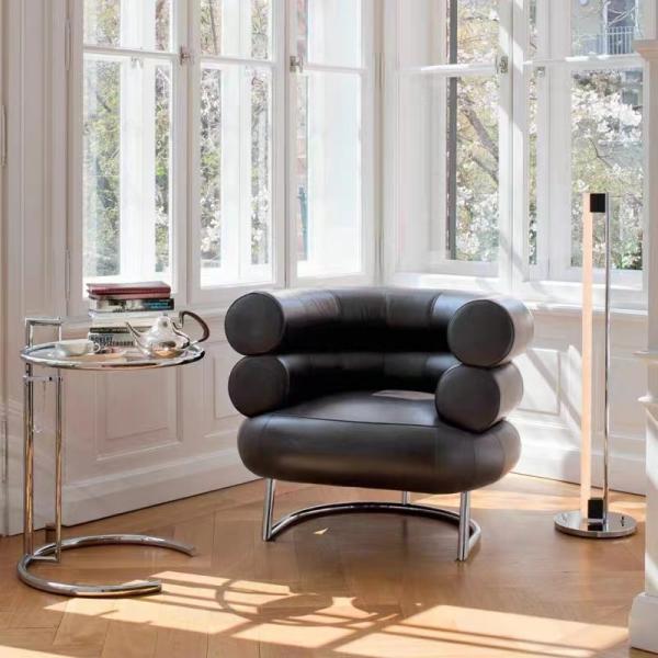 ExecutiveComfort Armrest Leisure Chair With Business-Style Aesthetic
