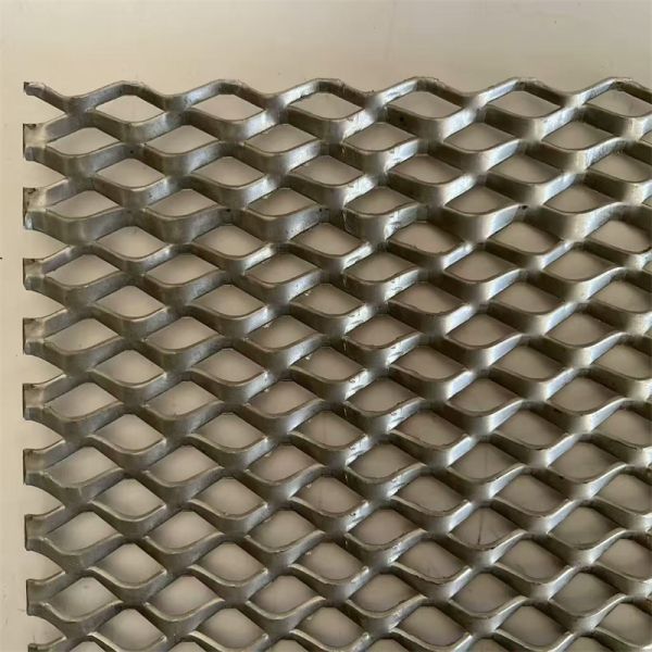 Wholesale 1.2mm Thickness Galvanized Expanded Metal Mesh with 6×12mm Diamond Openings in 1×2m Sheet for Window Guard and Fence