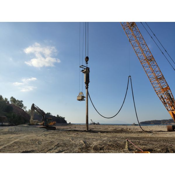 High Speed Electrical Vibroflot Perfect Equipment For Construction Site Soil Stabilization And Compaction