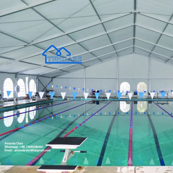 Продается свадебная палатка, используемая для вечеринок и вечеринок.