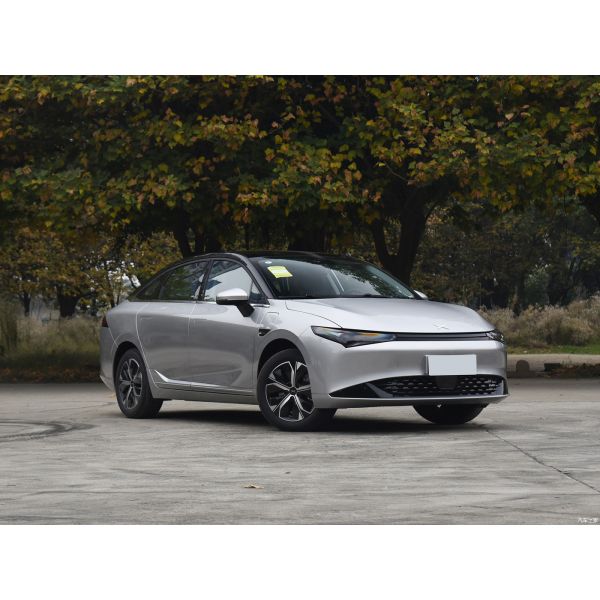 Top Speed of 170km 2023 Xpeng P5 500 Energy Vehicle with 4-Door 5-Seat Body Structure