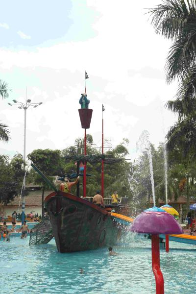 Navio de pirata personalizado da fibra de vidro do equipamento do parque do Aqua, grupos exteriores do campo de jogos