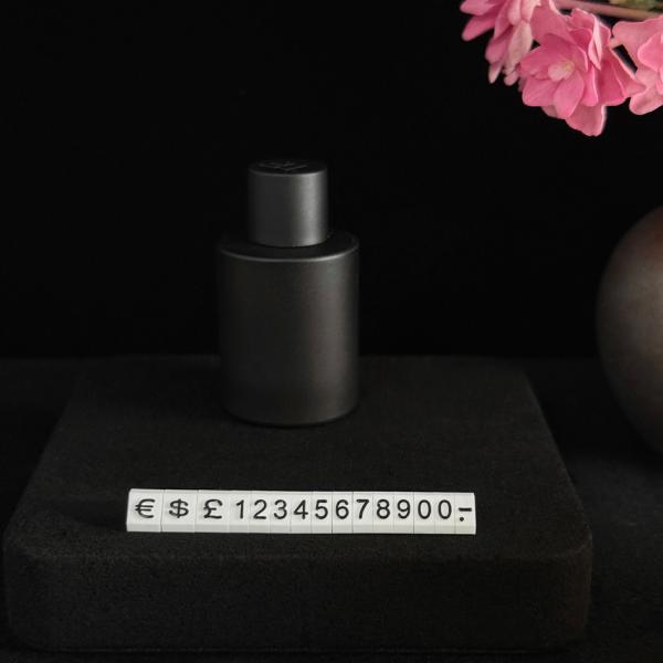 Sturdy High Contrast Stable Triangular 5x3mm Mini Price Tag Cubes for Elegant Jewellery Display