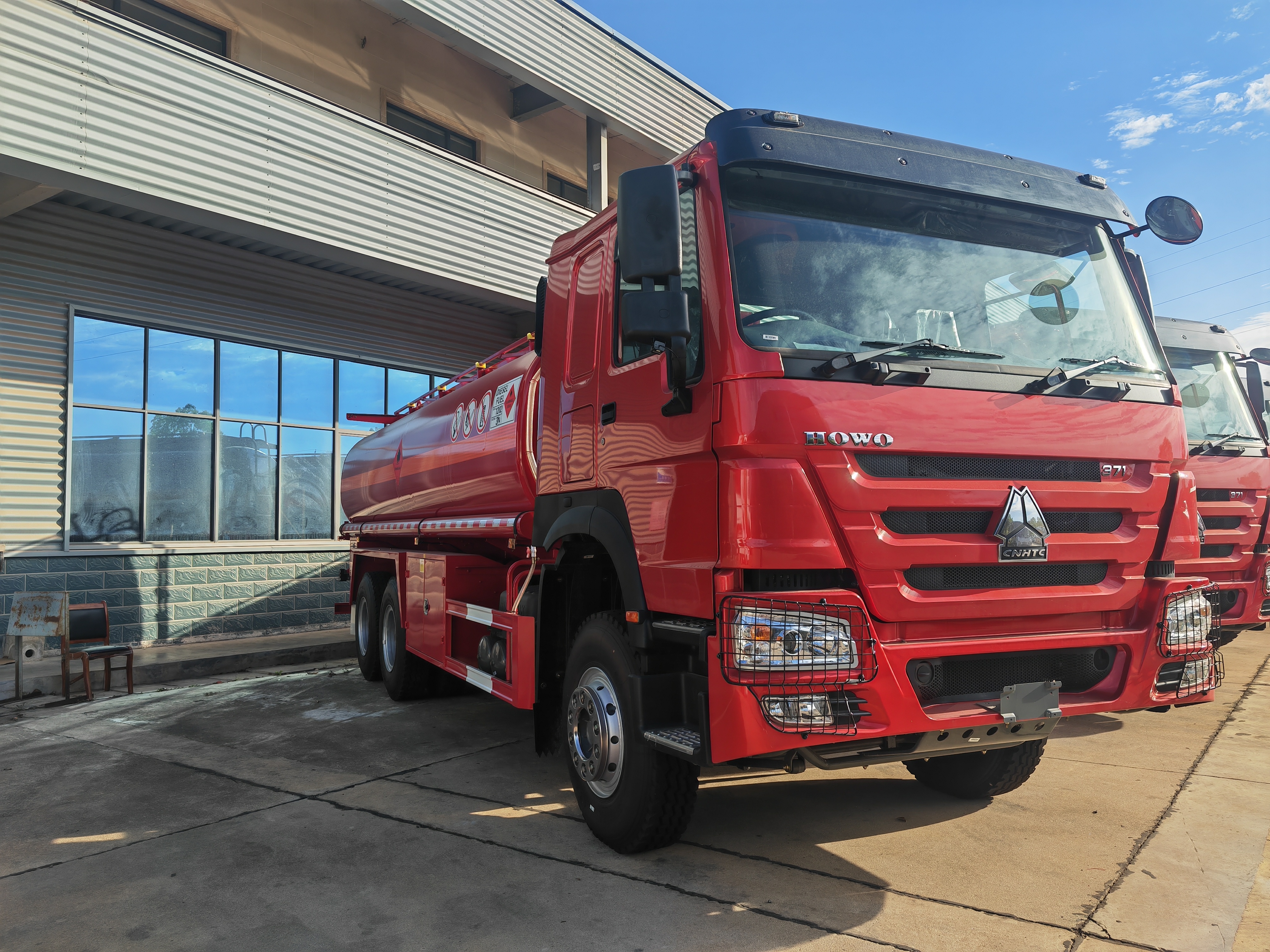 HOWO 371 HP 6×4 18,000L Fuel Tanker Truck with Fuel Dispenser