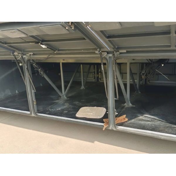 Used Mci Bus Weichai Engine 50 Seats Luggage Compartment Single Door LHD/RHD 2nd Hand Higer KLQ6115