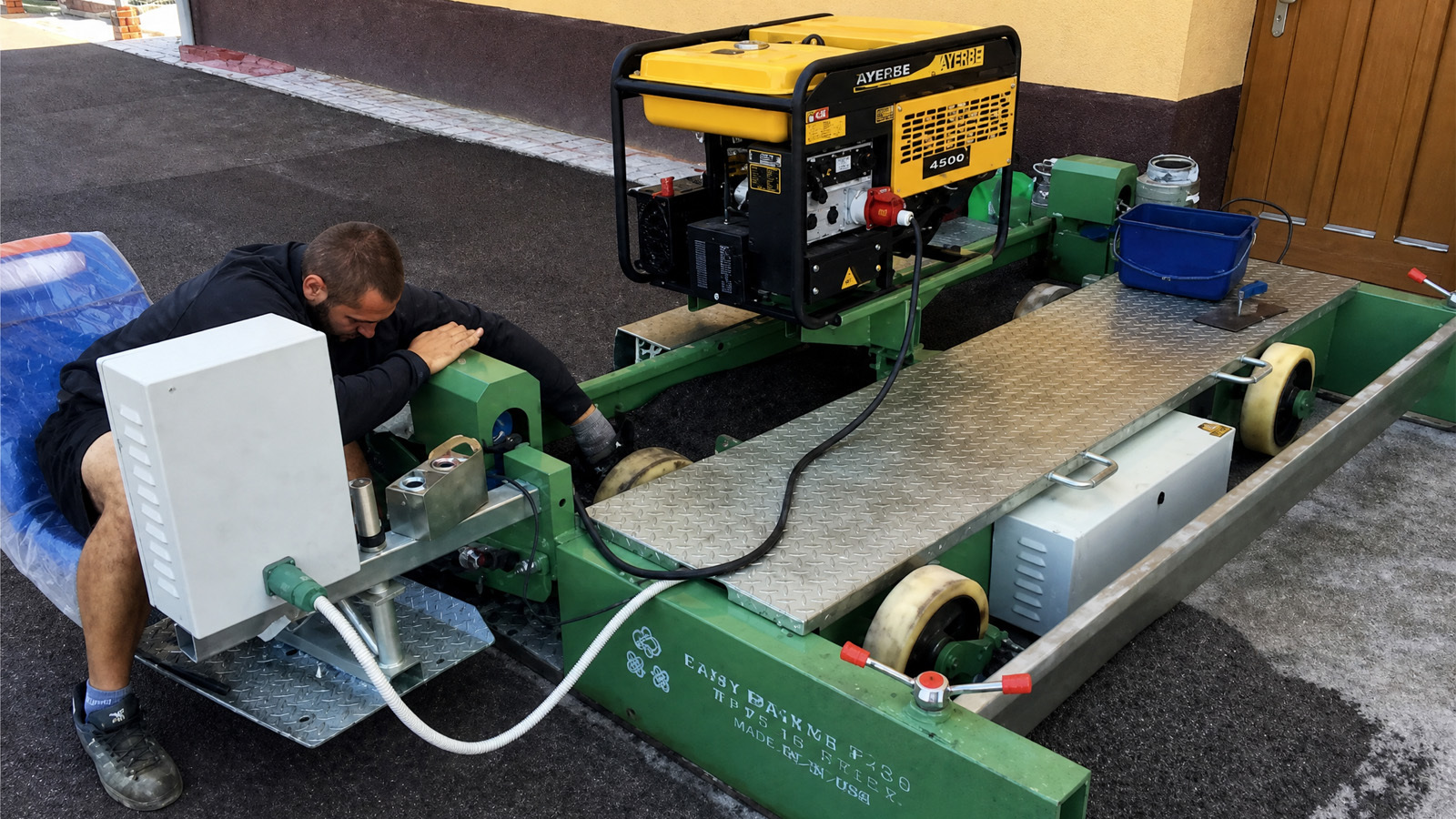 Gas Generator Track Paver 2500mm | Off-Grid 500m²/h Paver