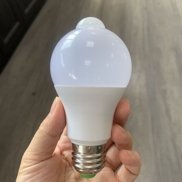 Automatic Light Lamp LED Bulb with PIR Motion Sensor and 80 Ra Color Rendering Index