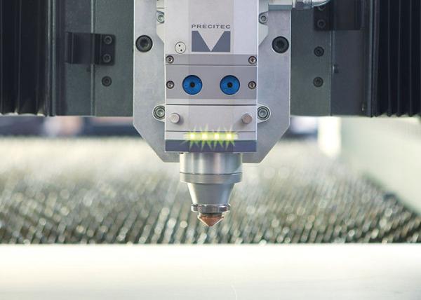 Double Drive Fiber Laser Metal Cutting Machine , Industrial Laser Cutter Full Enclosure