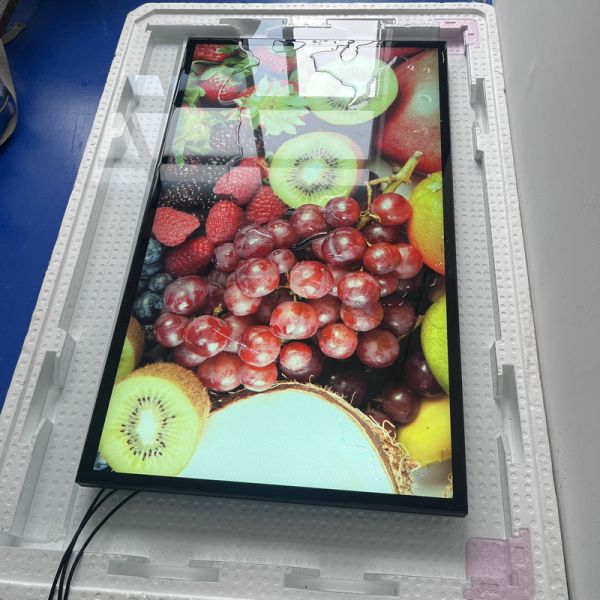 55 Inch Triple Screen Outdoor LCD Advertising Display with 3000 cd/m² Brightness and IP67 Waterproof Rating