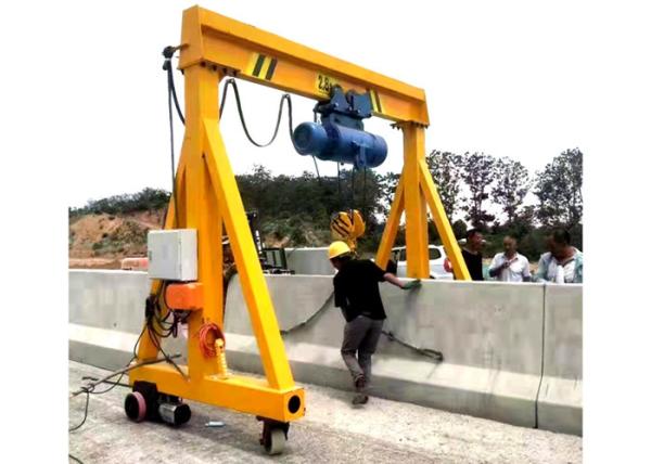 rodas Mini Gantry Crane With Hoist de 500kg 1t 2t 3t 4