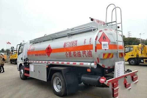 Duolika D6 Used Heavy Duty Trucks 140HP Euro 5 Fuel Tank Truck