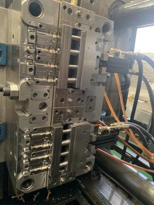 Modelação por injeção de Overmolding de 4+4 cavidades