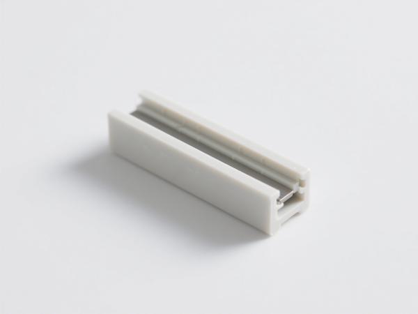 Traitement de pièces en plastique de haute précision avec inspection dimensionnelle complète