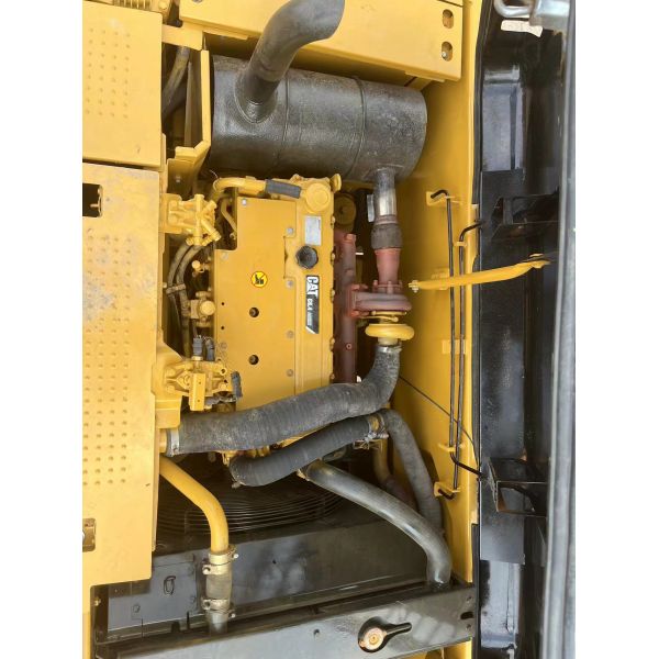 Доступный подержанный экскаватор Cat 320D2L в Дубае