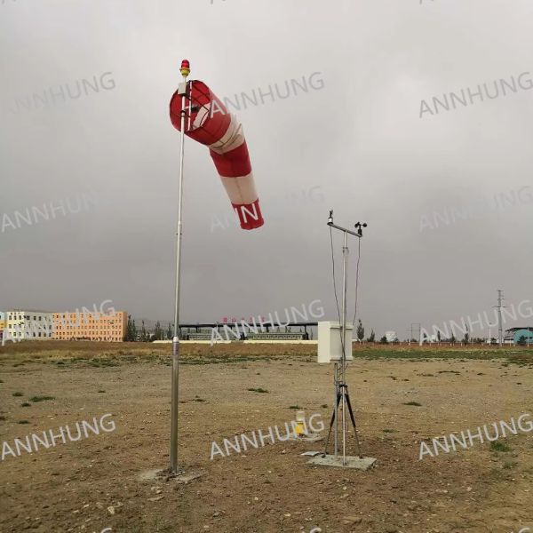 Stainless Steel IP66 Waterproof Helipad Windcone with 360° Beam Angle Aviation Obstruction Light Solar Power System