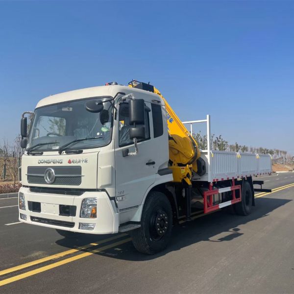 4*2 Dongfeng 8 Ton Truck Crane Knuckle Crane Truck For Construction Work