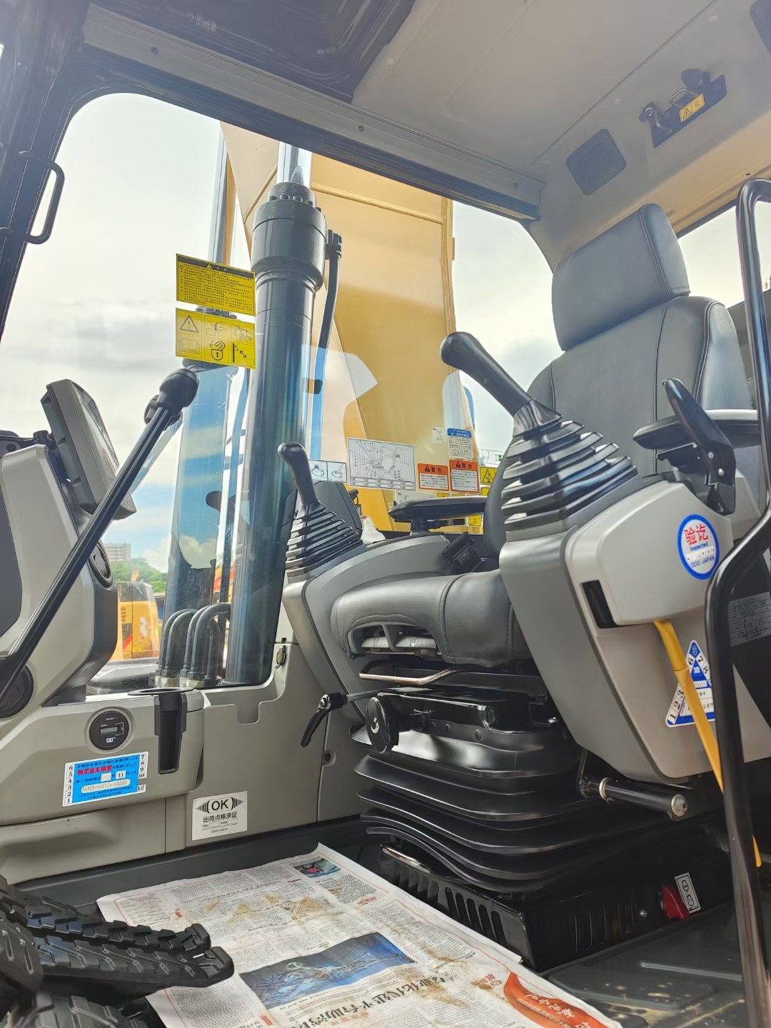Использованный экскаватор CAT 320E с буфетным буфетом