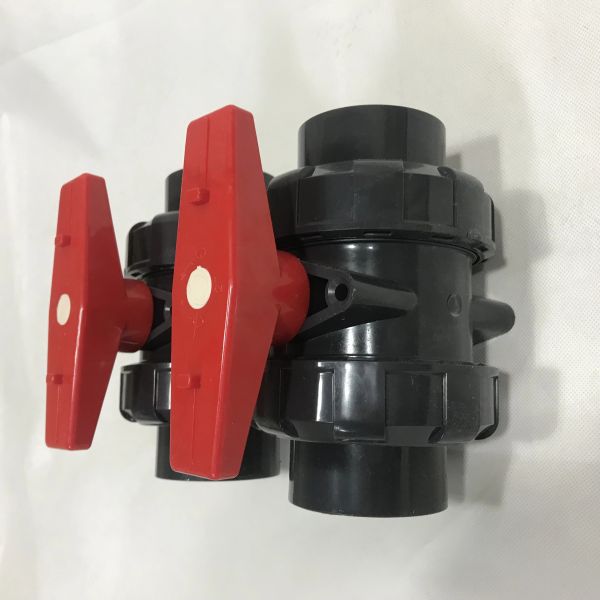 Черный шариковый клапан соединения двойника красного цвета ДН20 УПВК